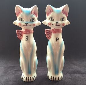 Anthropomorphic Kitsch Cats Salt And Pepper Shaker Set